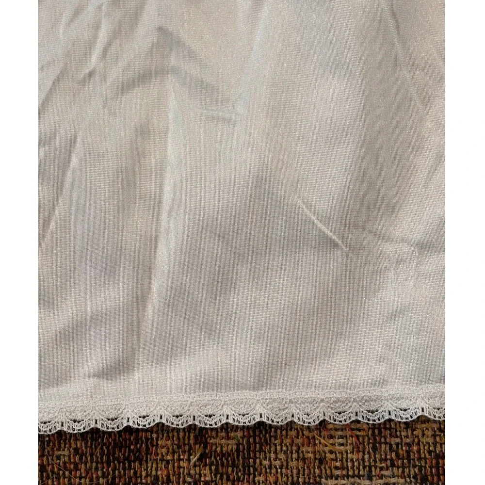 Vanity Fair White Nylon Half Slip Skirt Lace Trim Style 11-711 Size Medium‎ 28in